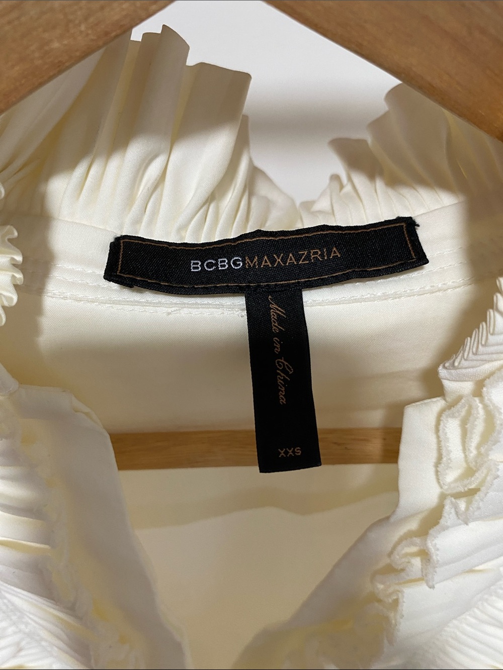 BCBGMaxAzria Cream Ruffled V-Neck Blouse - Picture 4 of 7